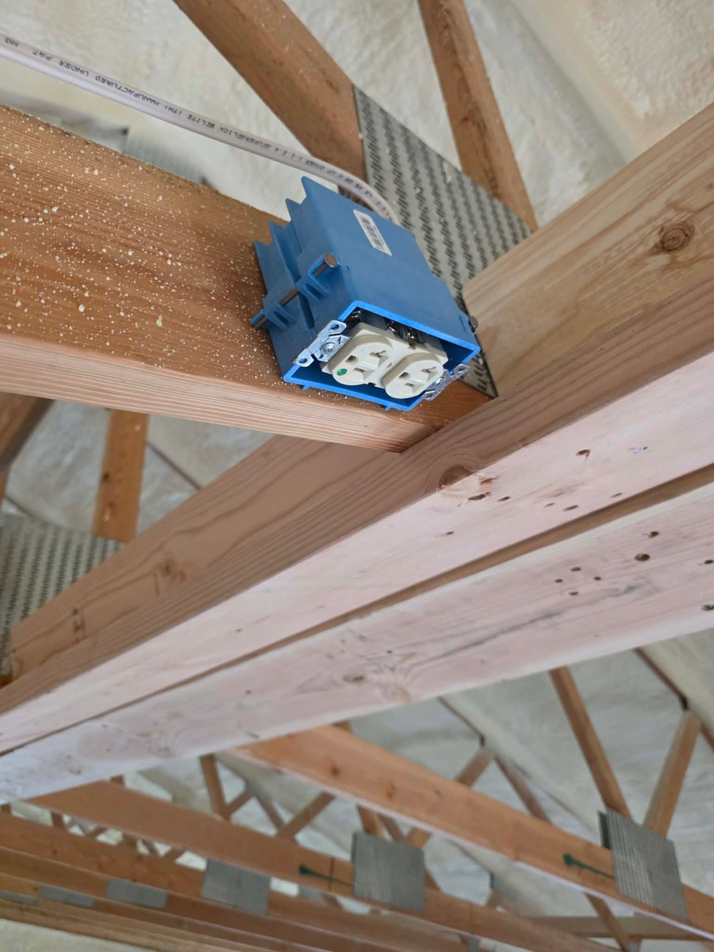 Truss-mounted outlet